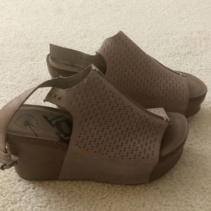 OTBT  size 9M brown suede wedges